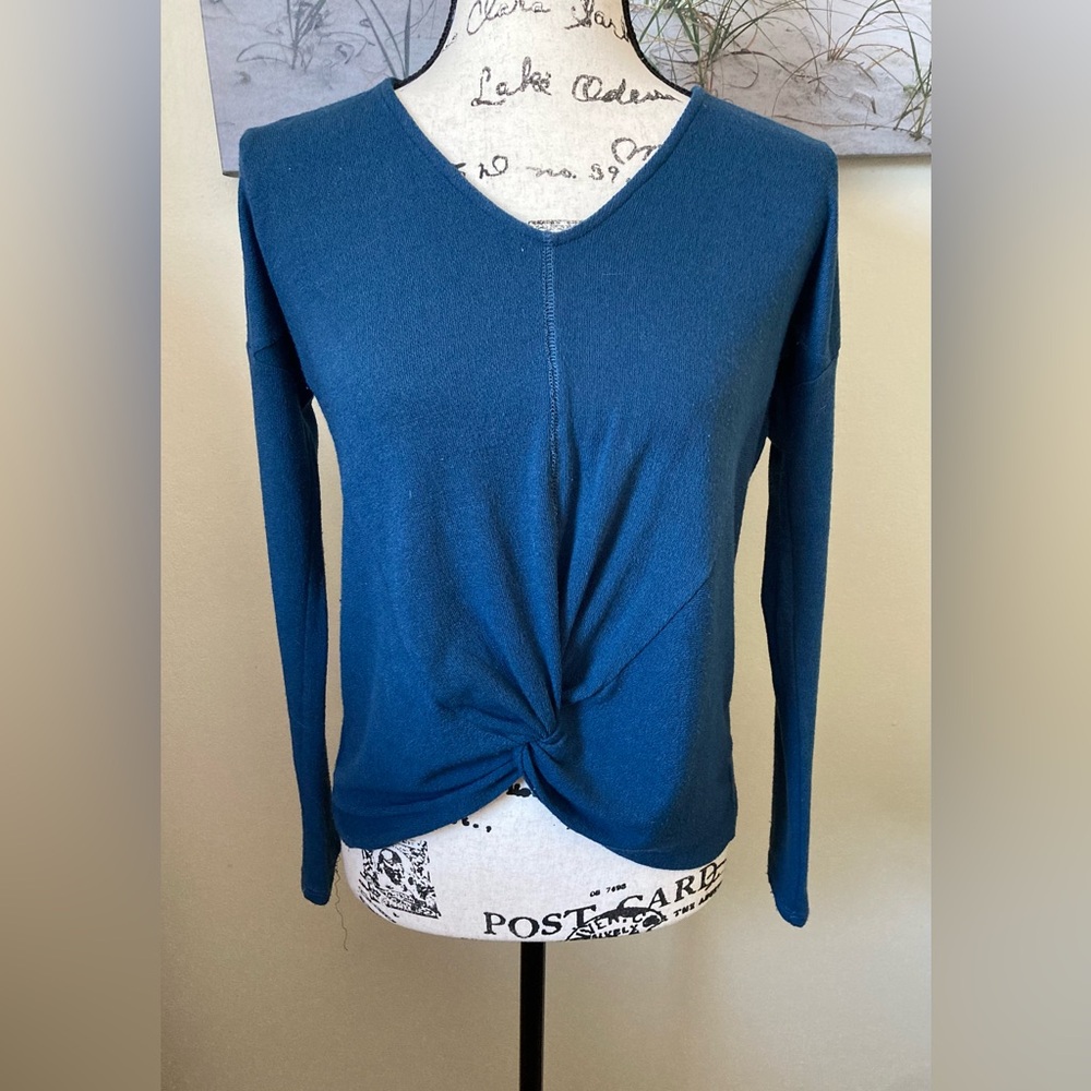 Alya Francesca’s women’s lightweight blue sweater, size small, made in USA